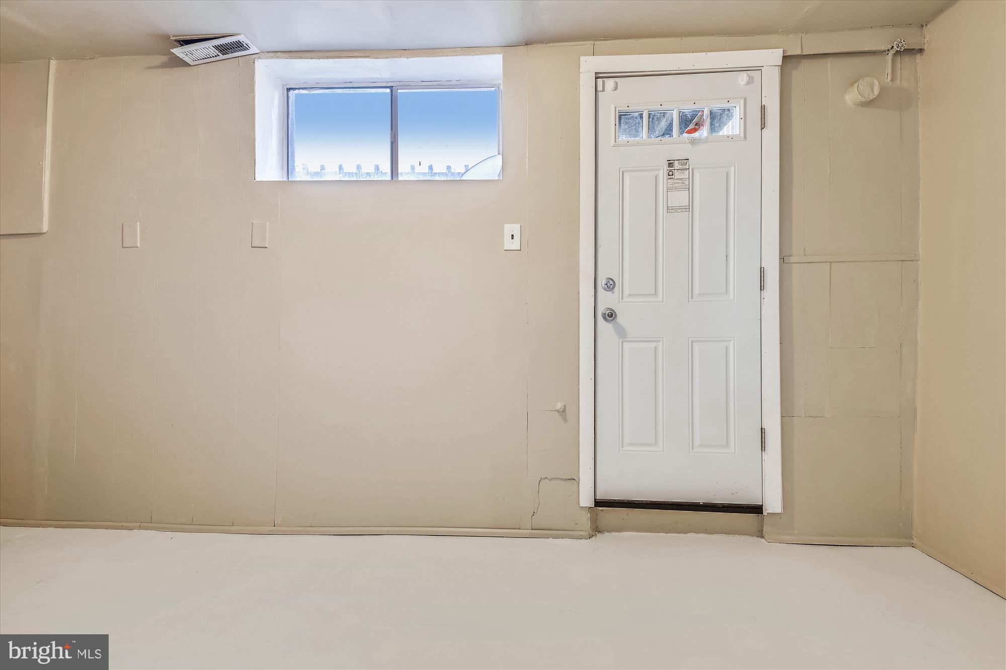 621 Kingston Road Middle River, MD 21220 - Photo 22 of 26 an empty room with windows and closet
