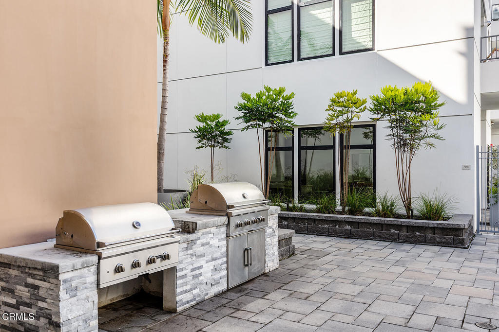399 East Del Mar Boulevard, Unit 308 Pasadena, CA 91101 - Photo 29 of 32 a vase of flowers sitting on a floor