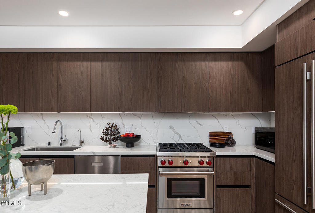 399 East Del Mar Boulevard, Unit 308 Pasadena, CA 91101 - Photo 4 of 32 a kitchen with a cabinets and stainless steel appliances