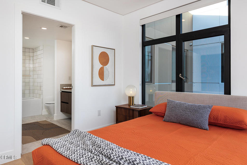 399 East Del Mar Boulevard, Unit 308 Pasadena, CA 91101 - Photo 10 of 32 a bedroom with a bed and a mirror