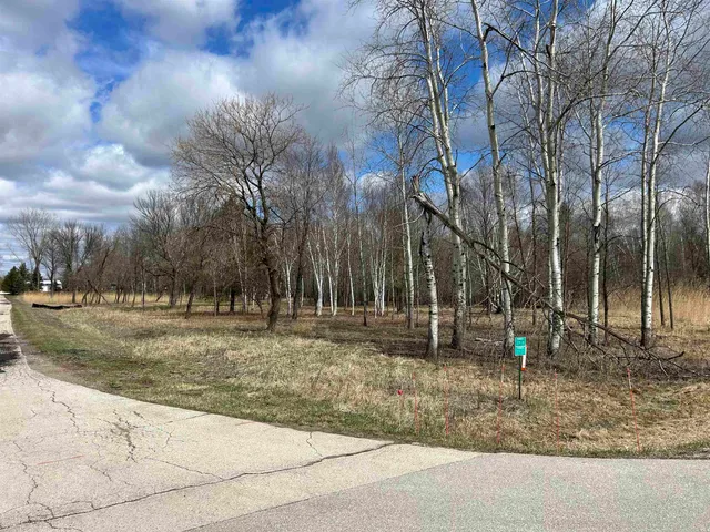 $124,900 | 2876 Whippoorwill Road, Suamico, WI 54313
