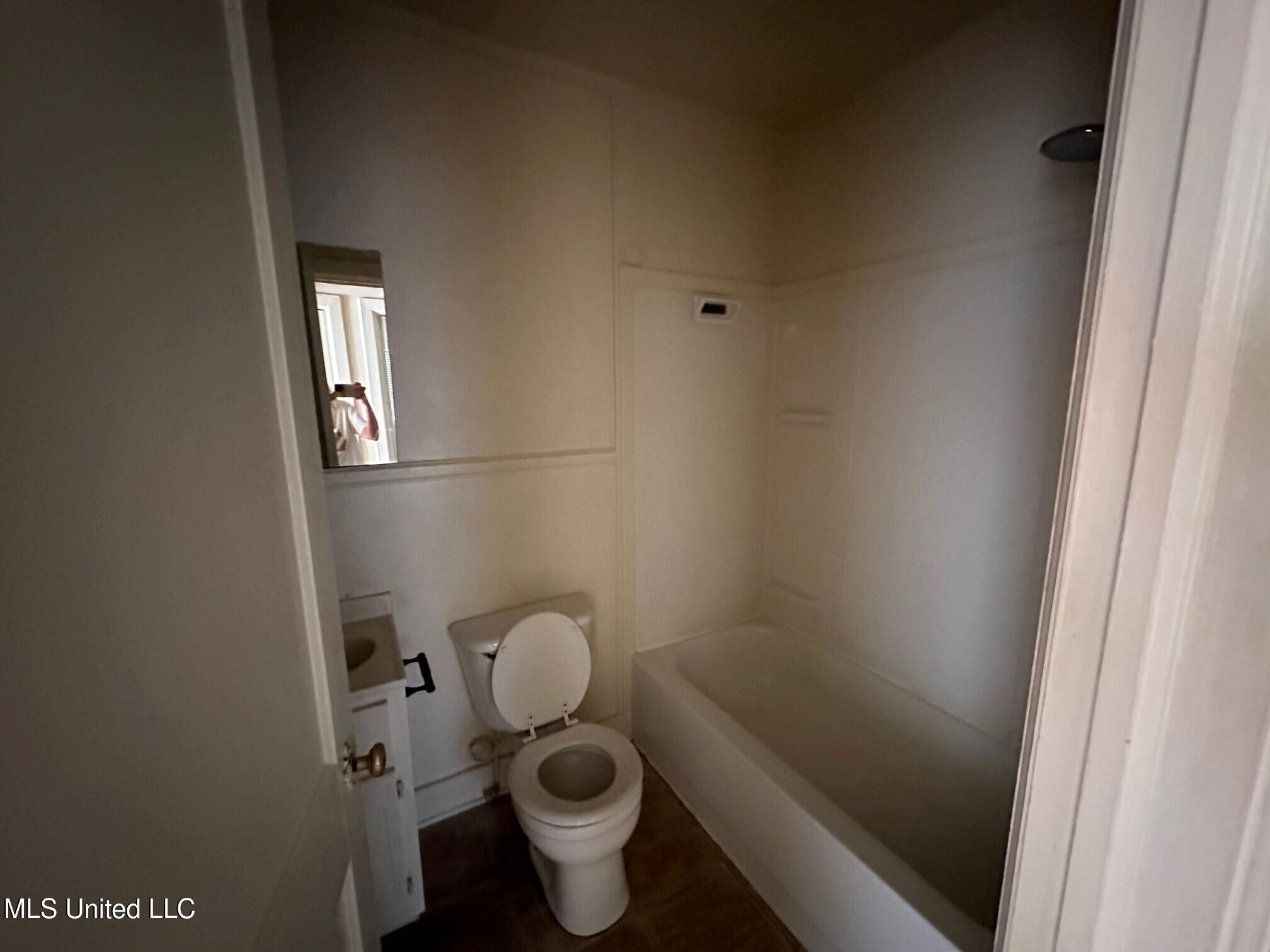 500 Avery Street Cleveland, MS 38732 - Photo 11 of 12 bath