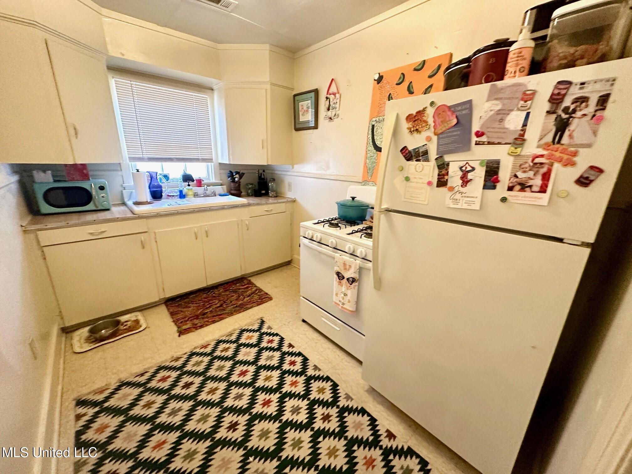 500 Avery Street Cleveland, MS 38732 - Photo 4 of 12 Kitchen 2