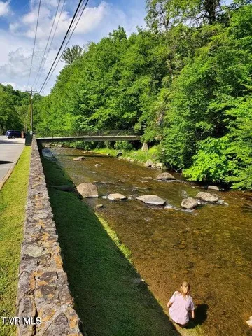 $539,700 | 1708 Highway 143, Roan Mountain, TN 37687