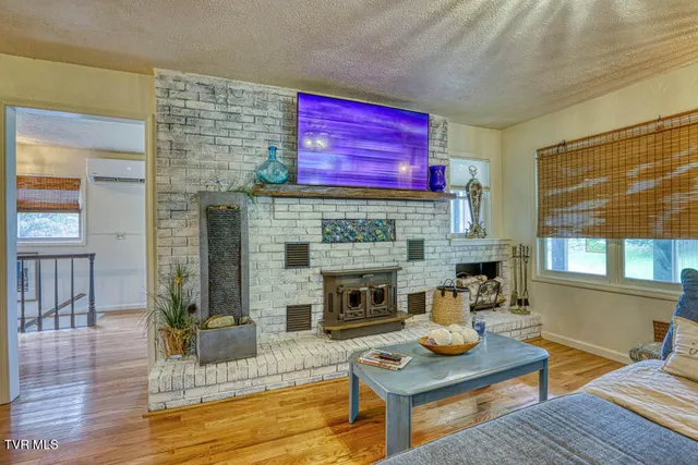 $539,700 | 1708 Highway 143, Roan Mountain, TN 37687