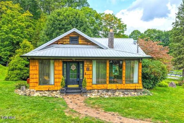 $539,700 | 1708 Highway 143, Roan Mountain, TN 37687