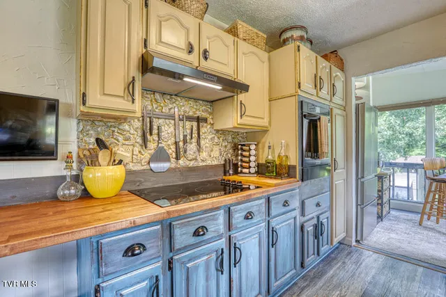 $539,700 | 1708 Highway 143, Roan Mountain, TN 37687