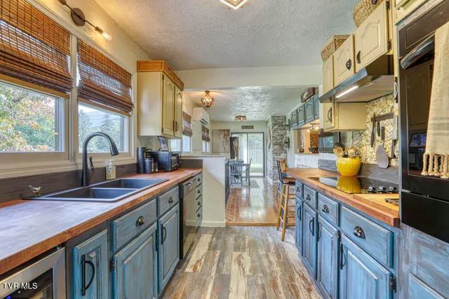 $539,700 | 1708 Highway 143, Roan Mountain, TN 37687