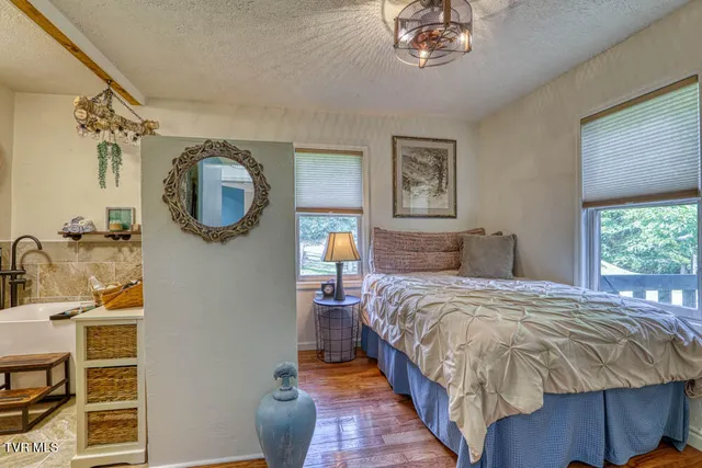 $539,700 | 1708 Highway 143, Roan Mountain, TN 37687