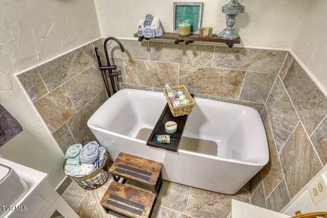 $539,700 | 1708 Highway 143, Roan Mountain, TN 37687