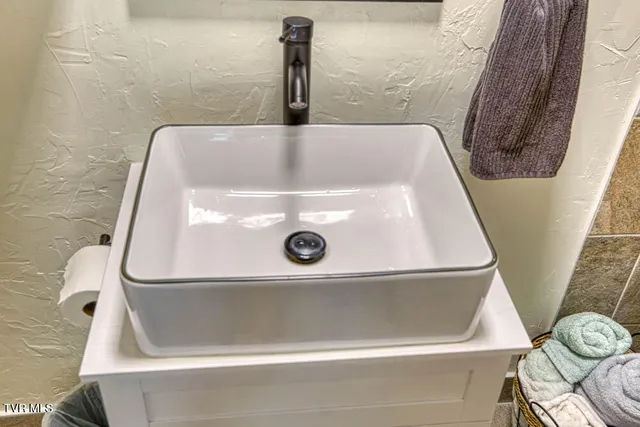 $539,700 | 1708 Highway 143, Roan Mountain, TN 37687