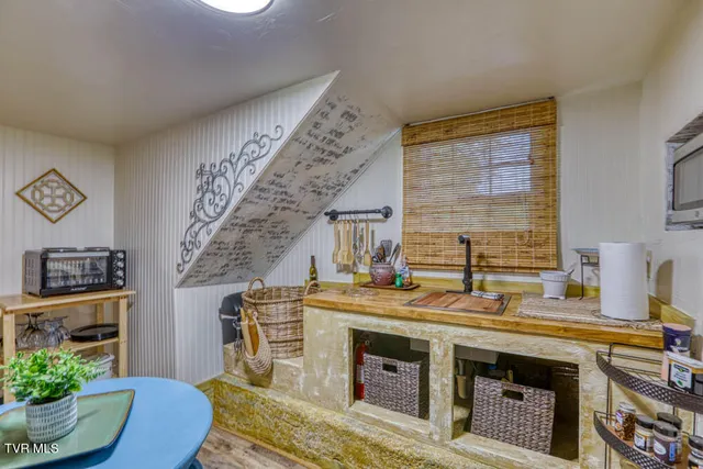 $539,700 | 1708 Highway 143, Roan Mountain, TN 37687