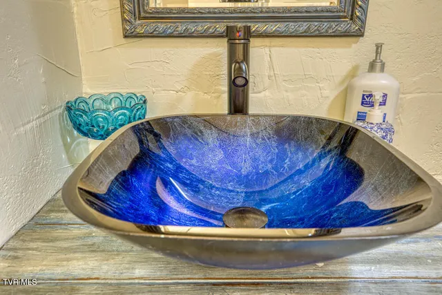 $539,700 | 1708 Highway 143, Roan Mountain, TN 37687