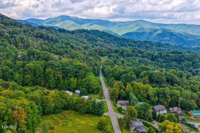$539,700 | 1708 Highway 143, Roan Mountain, TN 37687