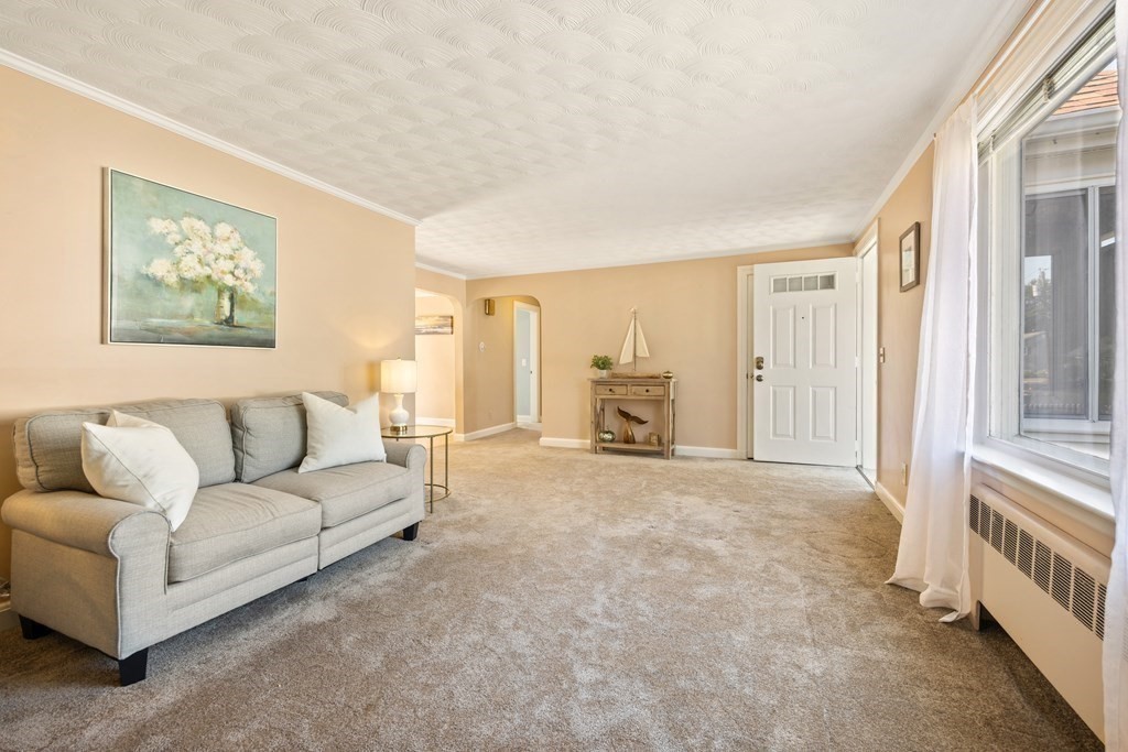 4 Frances Road Burlington, MA 01803 - Photo 6 of 34 Gallery Image 6