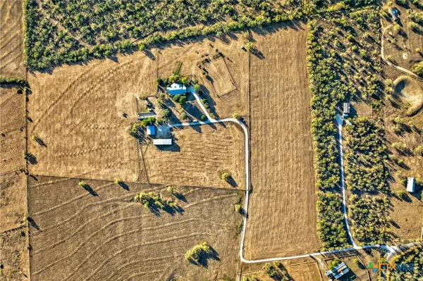 $1,400,000 | 672 County Road 447, Waelder, TX 78959