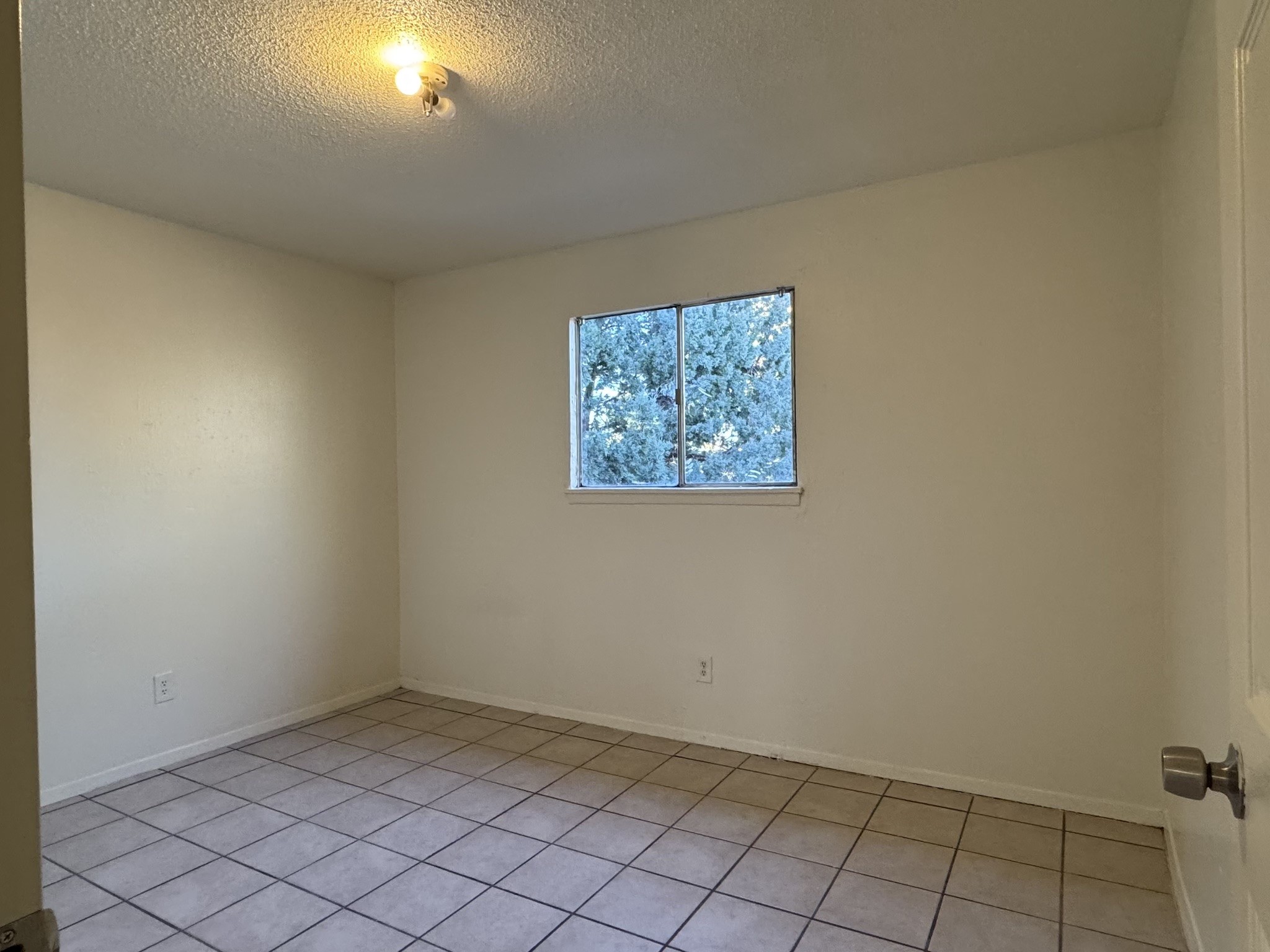 2800 Cerrillos Road, Unit 170 Santa Fe, NM 87507 - Photo 11 of 14 **EXAMPLE PHOTO ONLY. ACTUAL UNIT WILL VARY.**