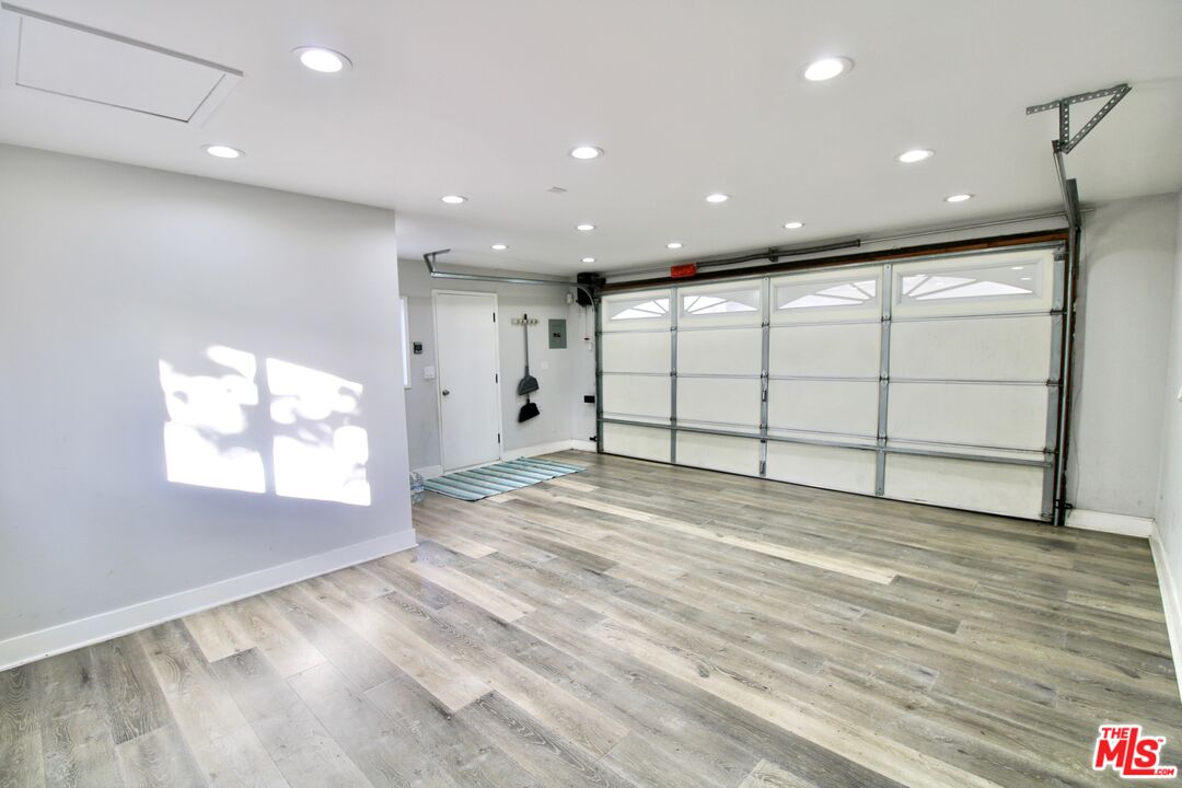 8421 Darby Avenue Northridge, CA 91325 - Photo 30 of 38 a view of a large hall with a window