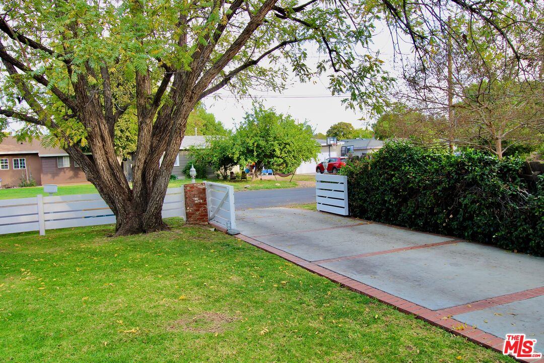 8421 Darby Avenue Northridge, CA 91325 - Photo 37 of 38 a view of a garden with large trees
