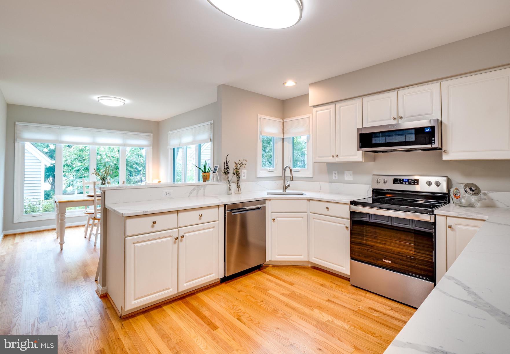 1292 Wedgewood Manor Way Reston, VA 20194 - Photo 12 of 36 Bump out of Kitchen found only in endunit LongCove