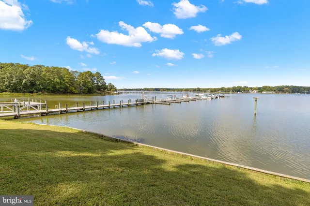 a view of a lake in middle of a city