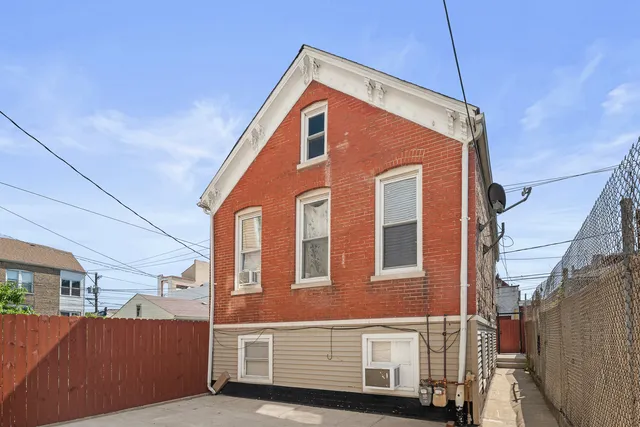 a view of an outdoor space