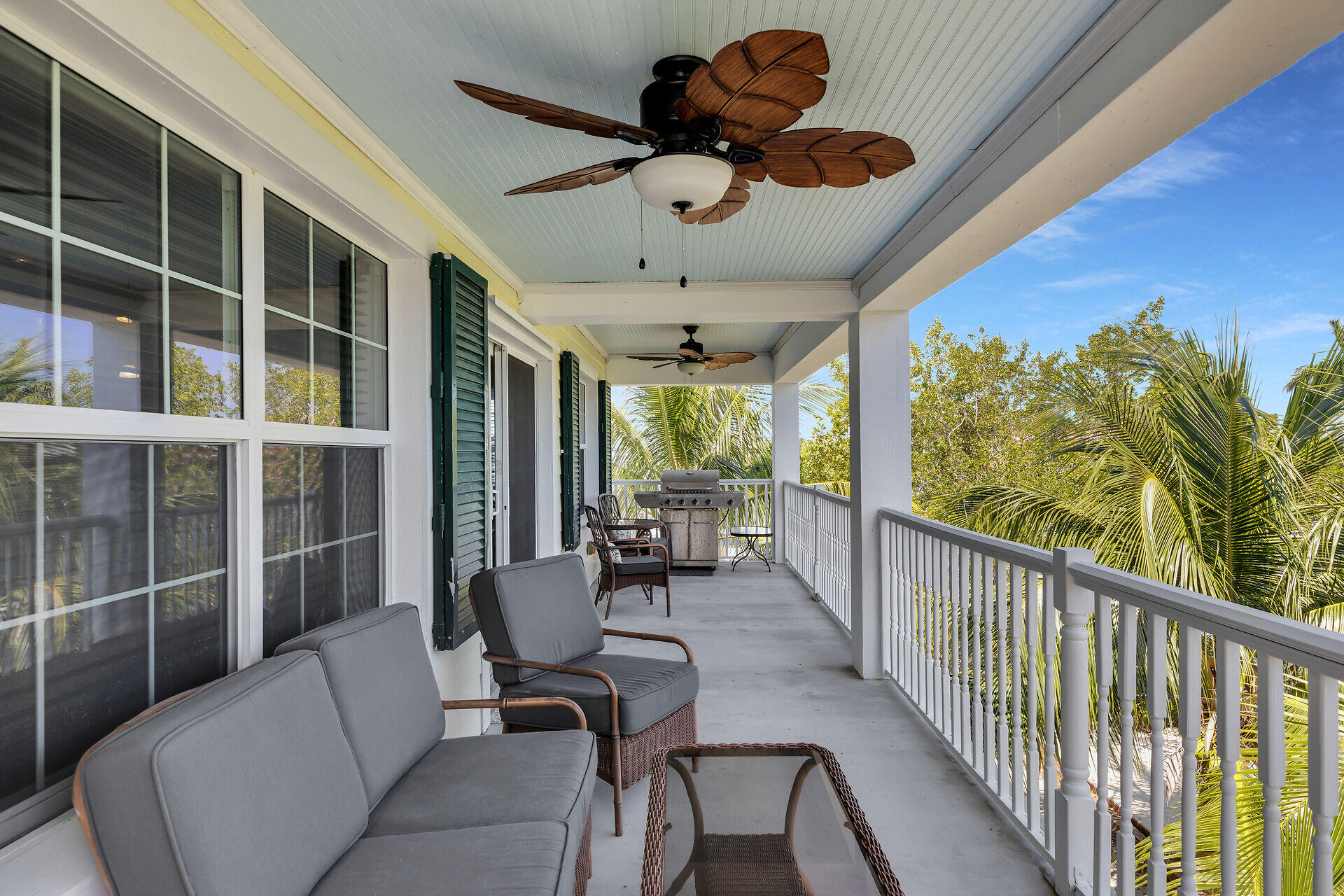 27415 Barbuda Lane Summerland Key, FL 33042 - Photo 22 of 43 a view of a livingroom with furniture and a potted plant