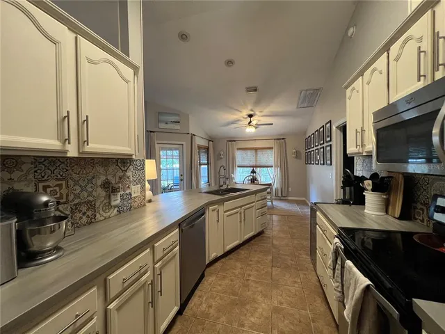 $305,000 | 1022 Cr 463b Lake, Lake Panasoffkee, FL 33538