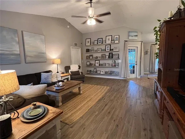 $305,000 | 1022 Cr 463b Lake, Lake Panasoffkee, FL 33538