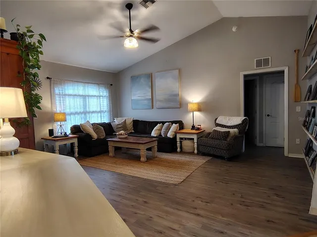 $305,000 | 1022 Cr 463b Lake, Lake Panasoffkee, FL 33538