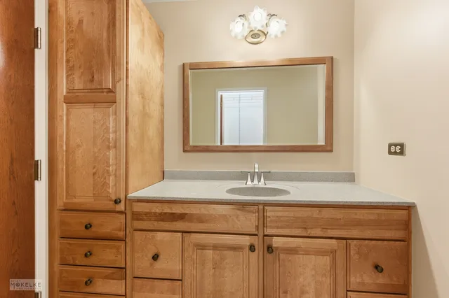 $265,000 | 7502 Farmingdale Drive, Unit 206, Darien, IL 60561