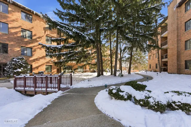 $265,000 | 7502 Farmingdale Drive, Unit 206, Darien, IL 60561