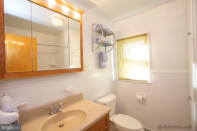 239 Red Toad Road North East, MD 21901 - Photo 2 of 23 Bath