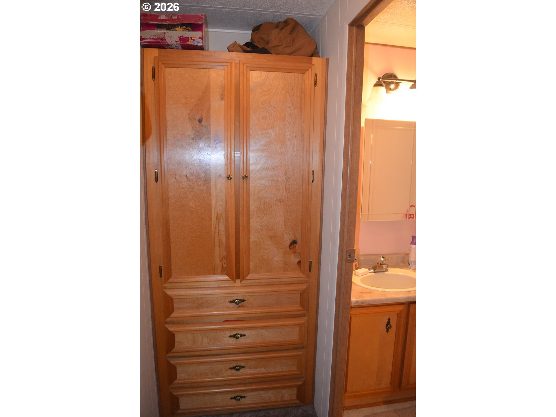 244 Kaehn Road Crescent, OR 97733 - Photo 22 of 47 a bathroom with a mirror