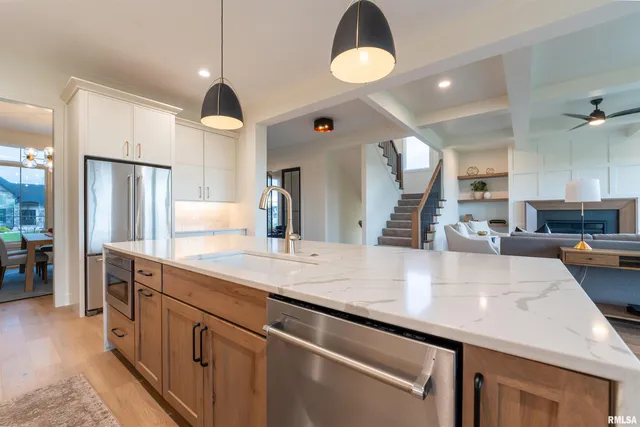 $1,249,000 | 6830 Wilderness Pointe, Bettendorf, IA 52722