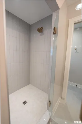 $1,249,000 | 6830 Wilderness Pointe, Bettendorf, IA 52722