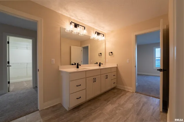 $1,249,000 | 6830 Wilderness Pointe, Bettendorf, IA 52722