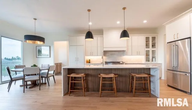 $1,249,000 | 6830 Wilderness Pointe, Bettendorf, IA 52722