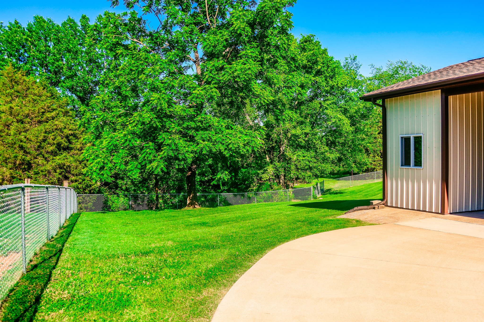 305 Highway 49 Tennessee Ridge, TN 37178 - Photo 27 of 32 a view of a house with backyard and garden