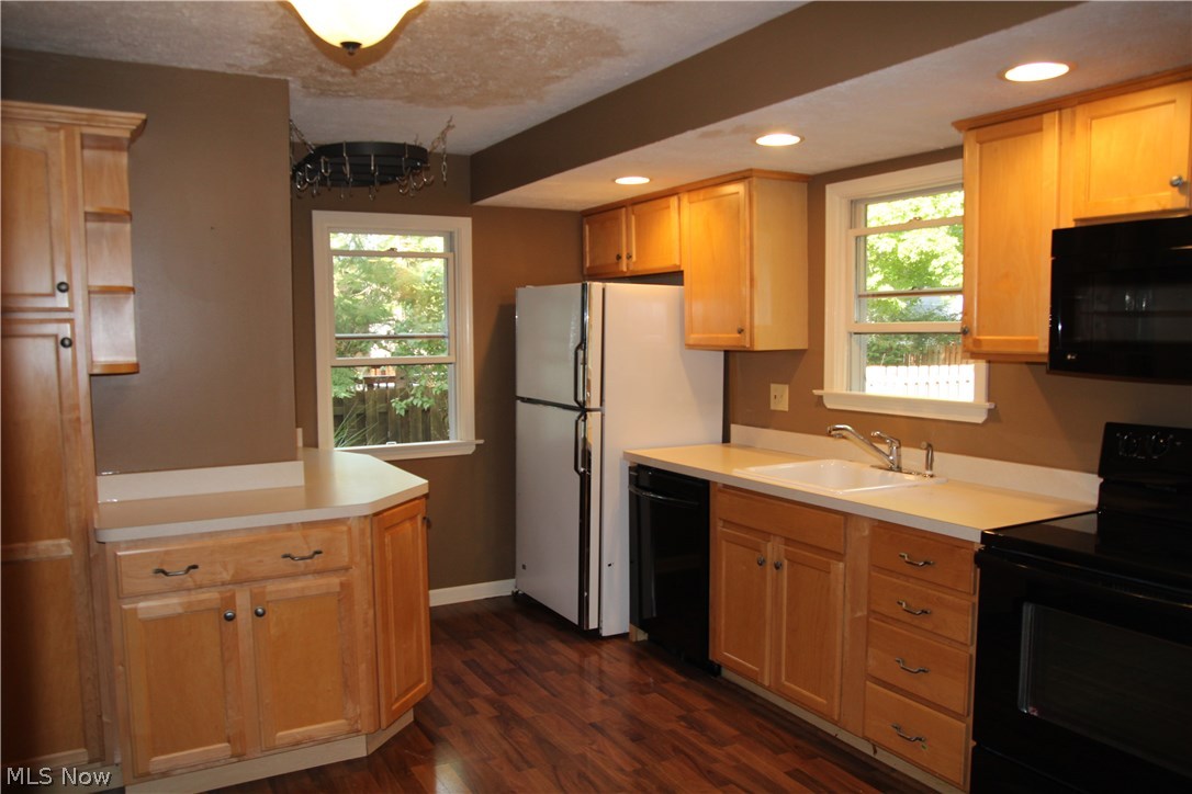 1763 Edgefield Road Lyndhurst, OH 44124 - Photo 2 of 26 Gallery Image 2