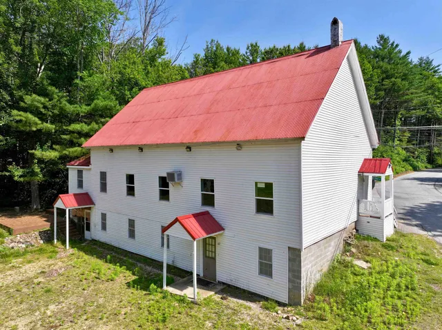$299,000 | 62 Freeman Hall Road, Nottingham, NH 03290