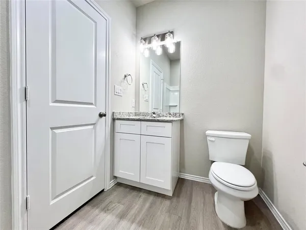 $1,925 | 3501 East Renfro Street, Unit 105, Burleson, TX 76028