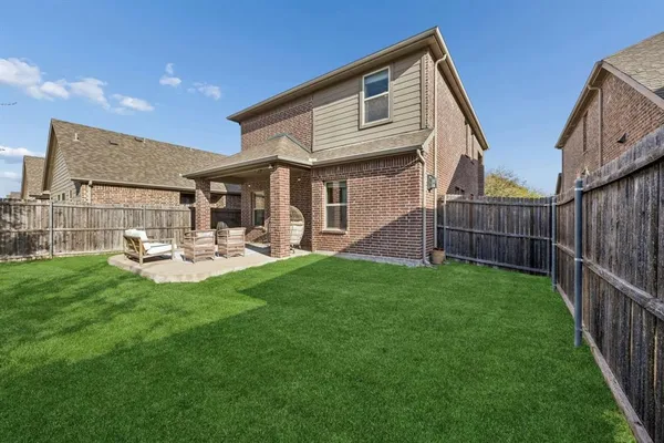 a view of a house with backyard and porch