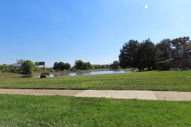 $333,000 | 17321 Lakebrook Drive, Orland Park, IL 60467