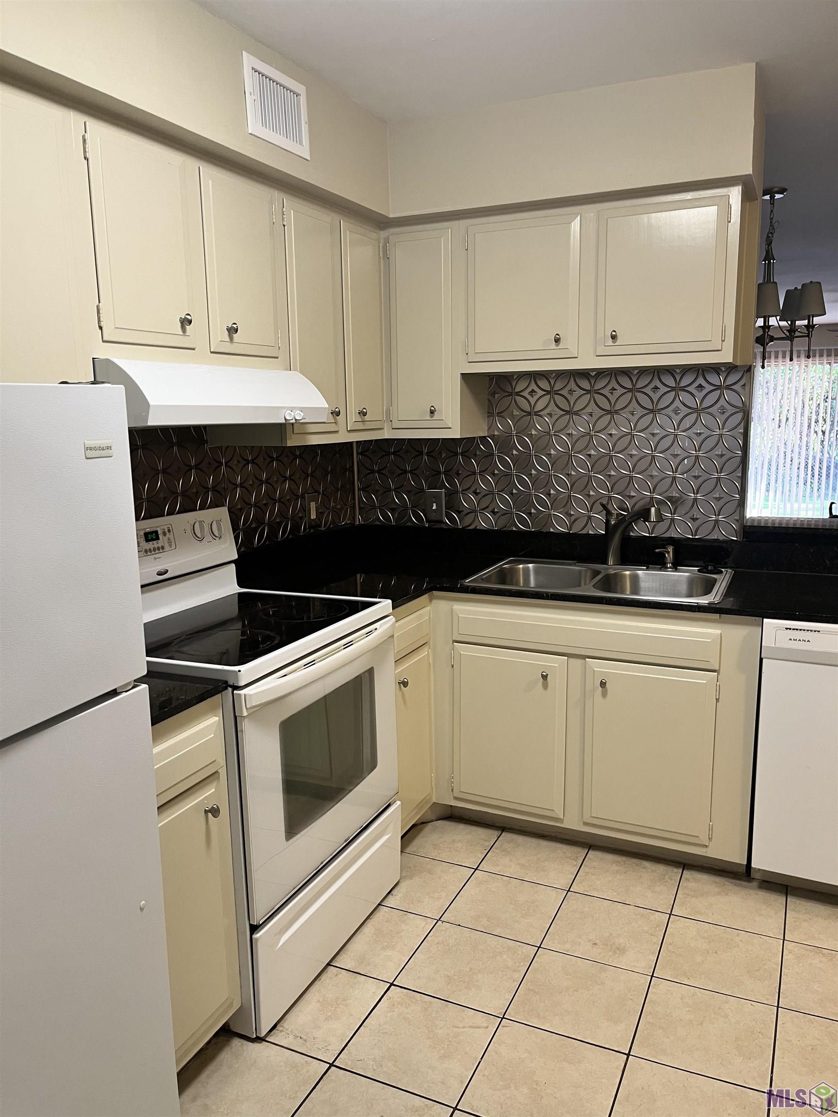 2100 College Drive, Unit 97 Baton Rouge, LA 70808 - Photo 15 of 17