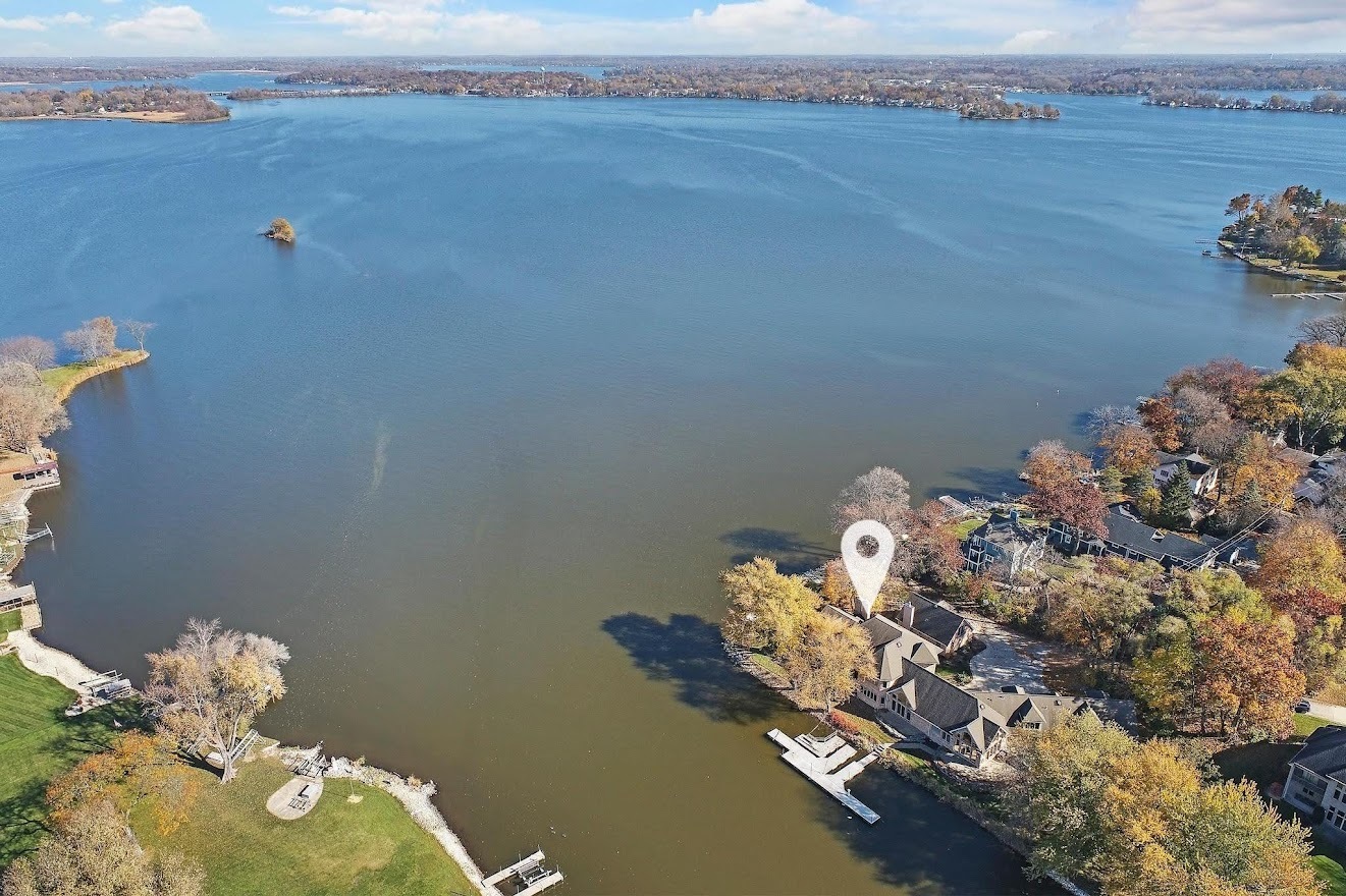 1004 Pistakee View Drive Johnsburg, IL 60051 - Photo 7 of 74 view of a room with toys