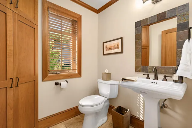 $895,000 | 4902 Beacon Hill Road, Minnetonka, MN 55345