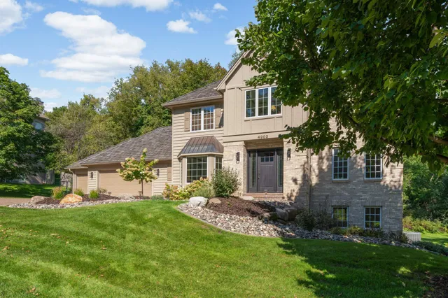 $895,000 | 4902 Beacon Hill Road, Minnetonka, MN 55345