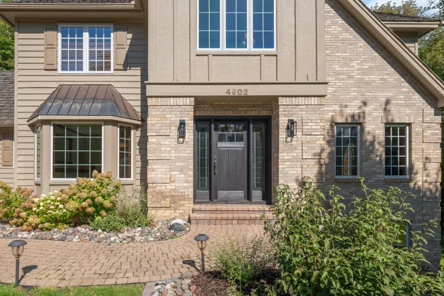 $895,000 | 4902 Beacon Hill Road, Minnetonka, MN 55345