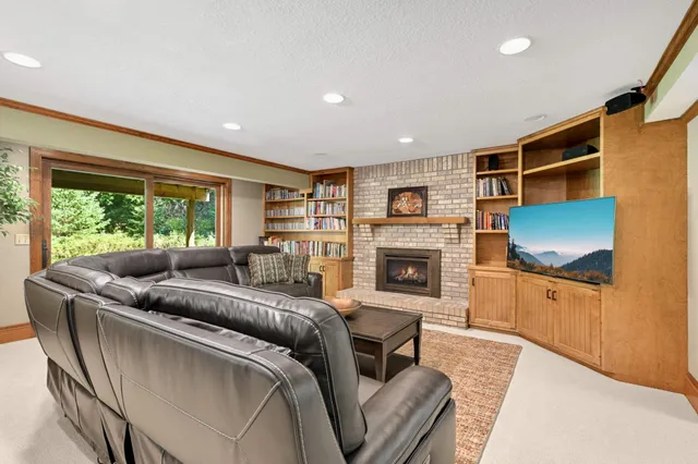 $895,000 | 4902 Beacon Hill Road, Minnetonka, MN 55345